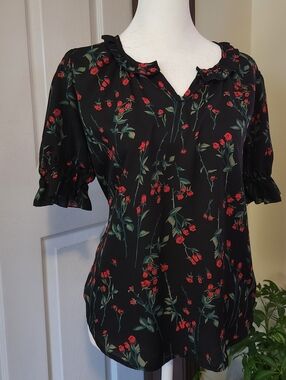 Women's Black Rose Floral Ruffle Short-Sleeve Blouse JON & ANNA Contemporary